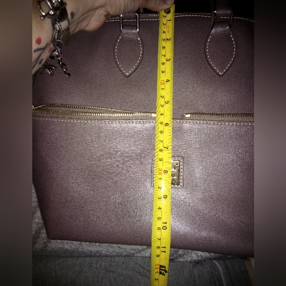 Dooney and Bourke Safiano Satchel. Like New Condition. - Picture 5 of 8